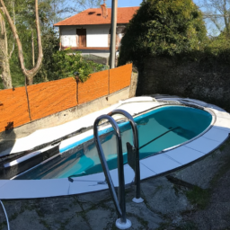 Réparez les dommages de votre piscine rapidement et efficacement avec un service professionnel Luce